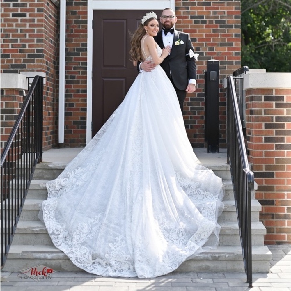 Ballgown/A-Line wedding gown